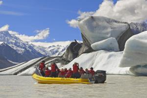 images/Touren/HakaTours/AddOns/CCT-MtCook-Glacier-800.jpg