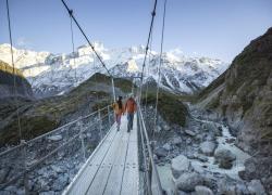 images/Touren/HakaTours/PLUS-20Tage/TNZ-MH-HookerValley-Aoraki-1000.jpg